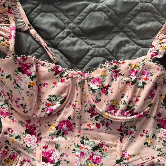 Like NEW ASTR the label floral corset top - Picture 4 of 8